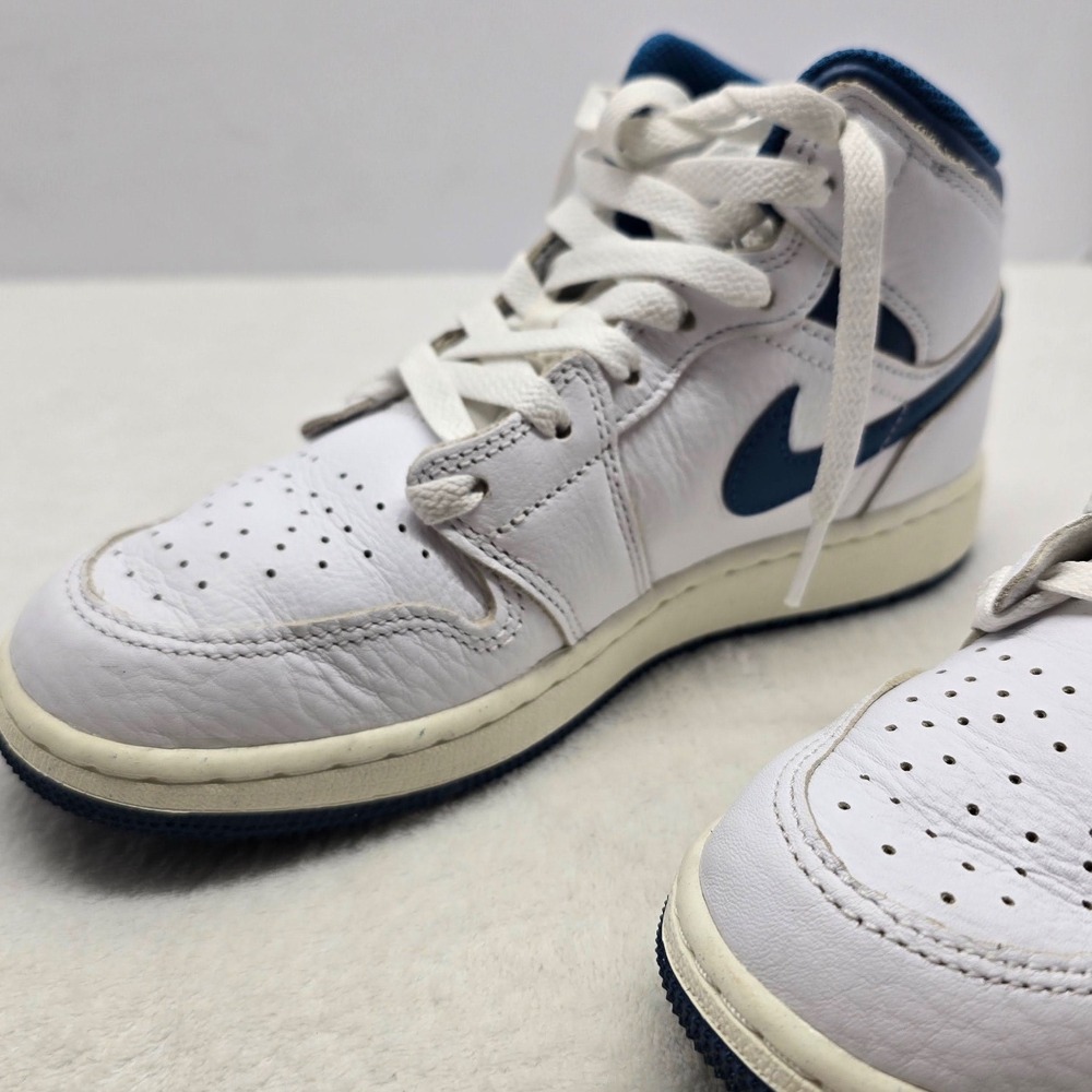 Jordan Air Jordan 1 Mid Midnight Navy White Streetwear Kids Sneaker 4Y - Picture 11 of 12